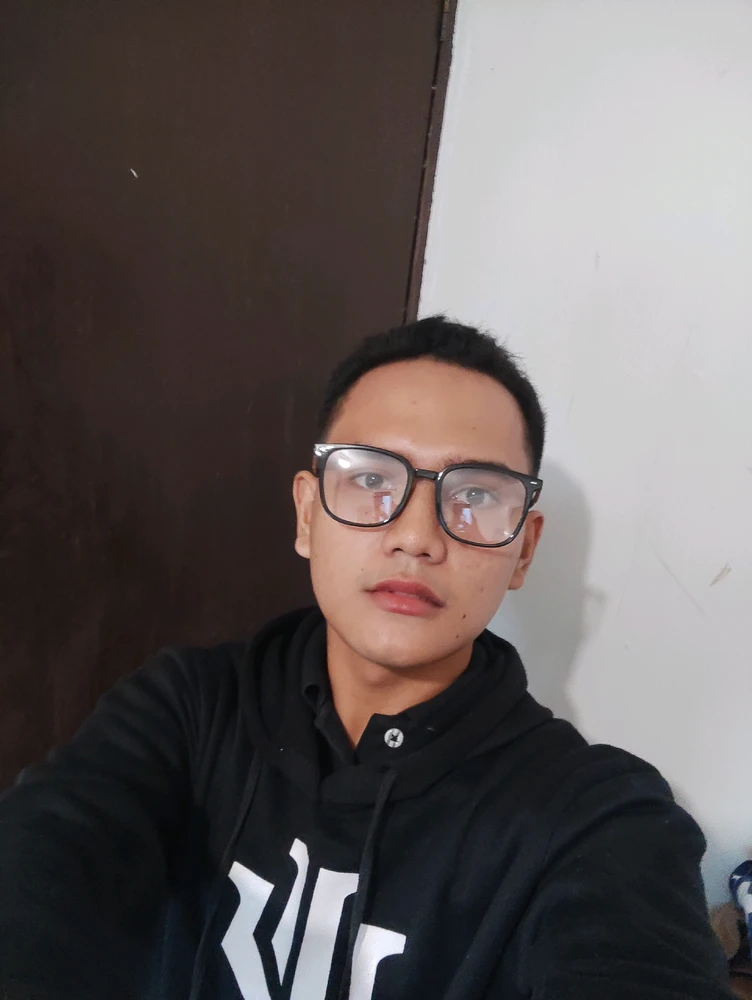 GIF na in-upload ni Shaw