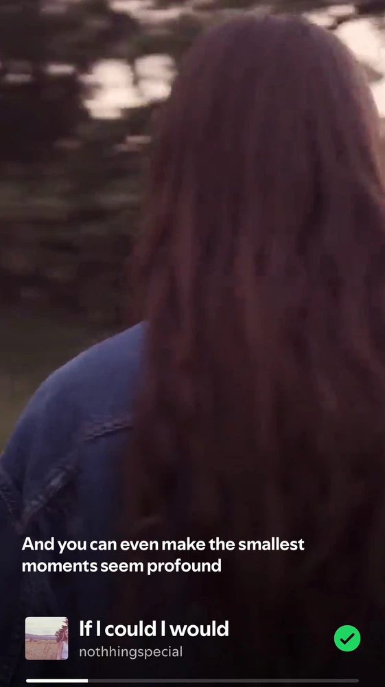 GIF tso los ntawm Isabelle