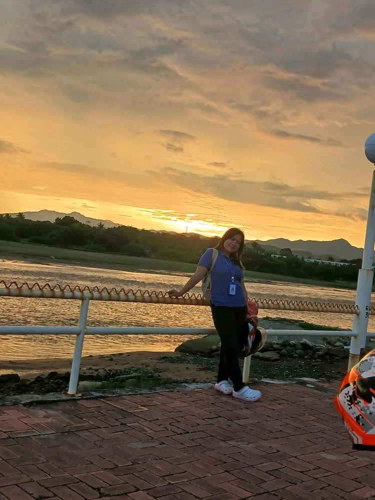 GIF na in-upload ni Grace