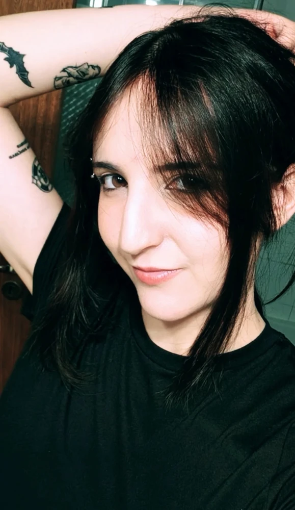 GIF tso los ntawm Lucia
