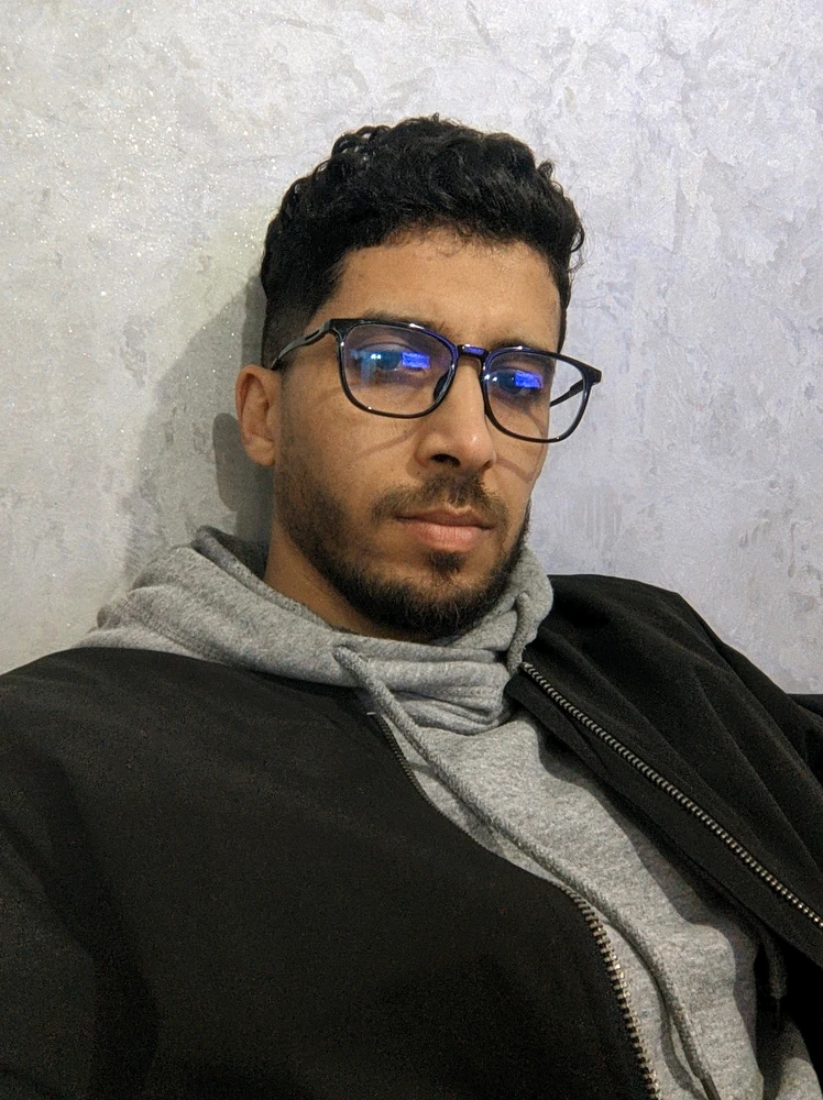 GIF tso los ntawm Abdou