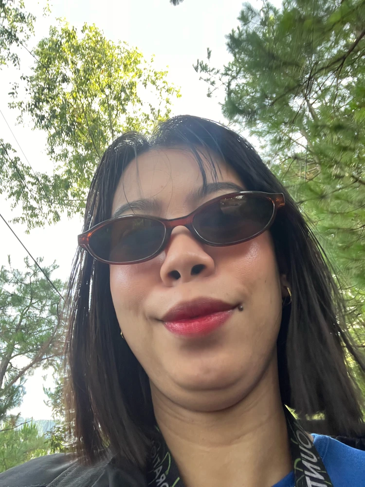 GIF tso los ntawm May-An