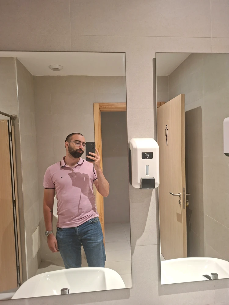 GIF gi-upload ni Issam