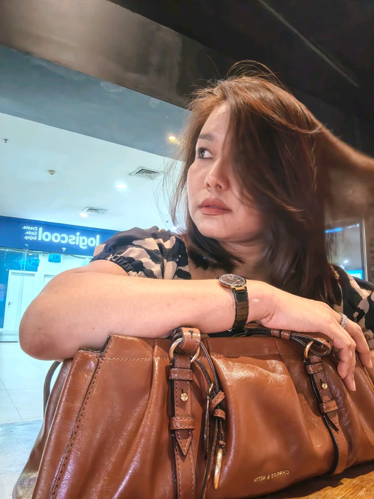 Gi-upload ni Phoo ang hulagway