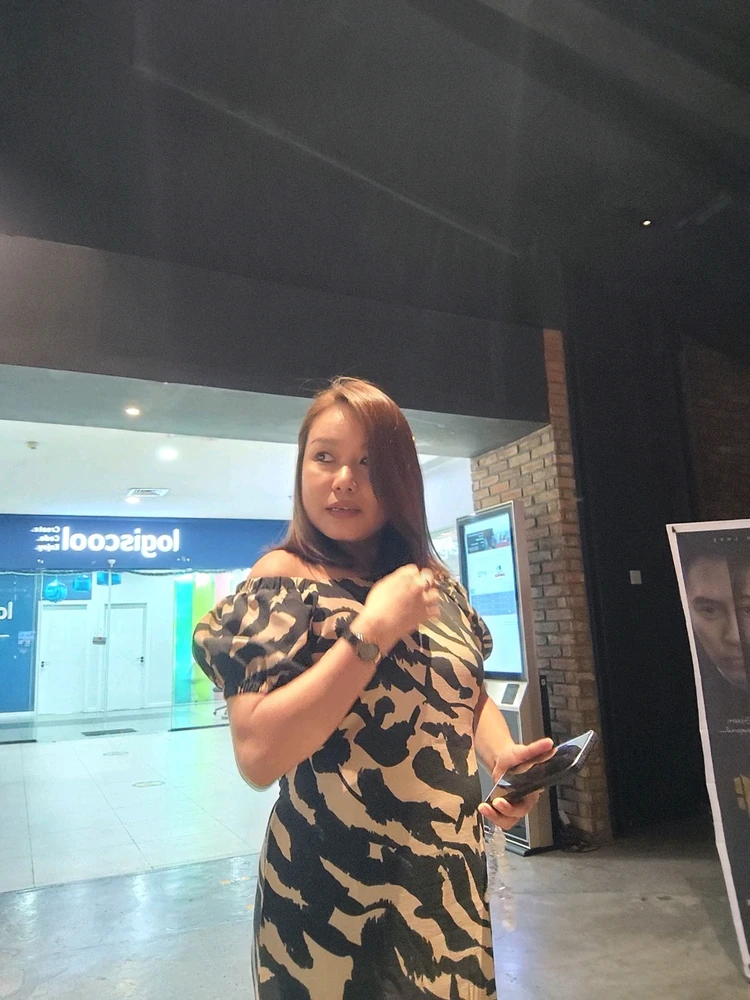 Gi-upload ni Phoo ang hulagway