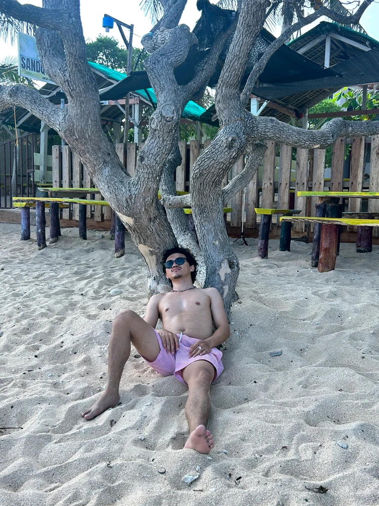 I-upload ni Rey ang larawan