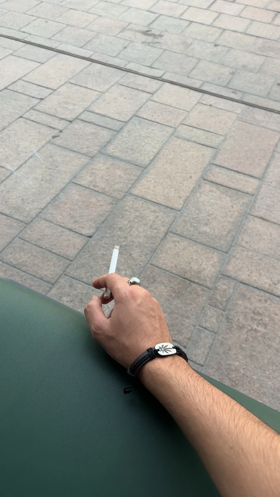 GIF ilipakiwa na Ahmad
