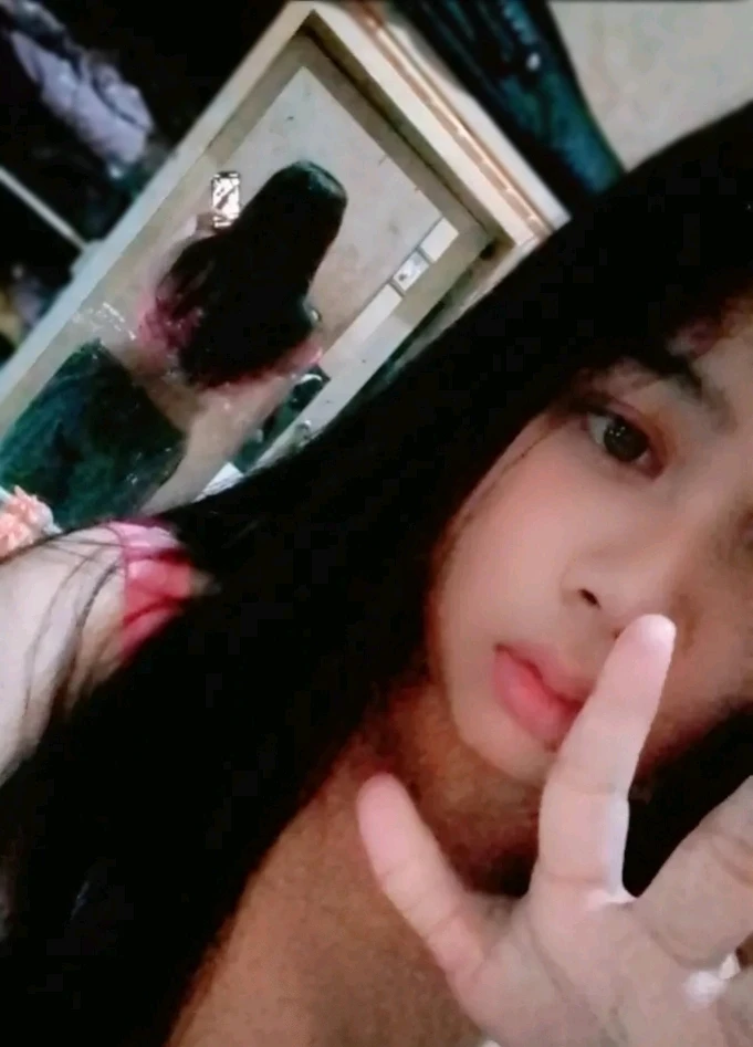 GIF gi-upload ni Camelia