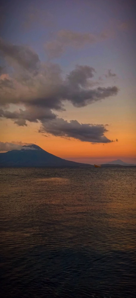 GIF uploaded by Yasmin