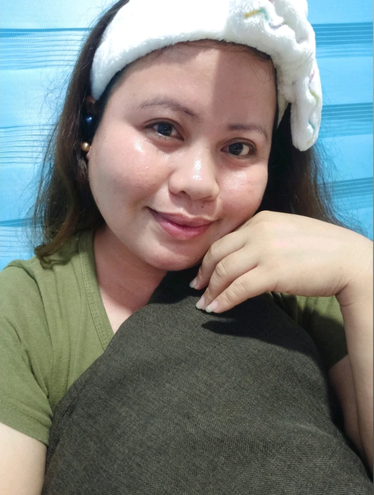 GIF na in-upload ni Leah