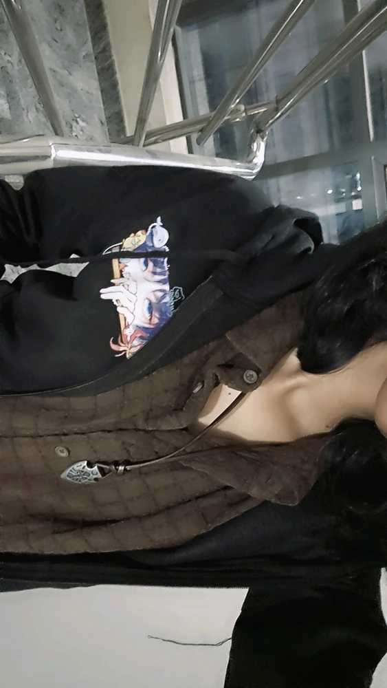 GIF na in-upload ni Maya