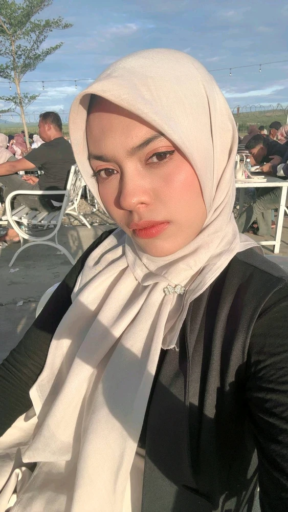 GIF gi-upload ni dinda