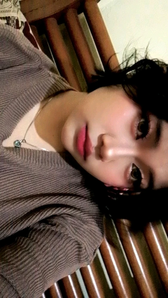 GIF gi-upload ni Risa