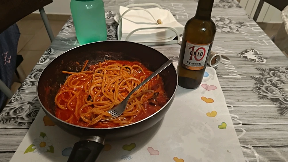 GIF tso los ntawm Vincenzo