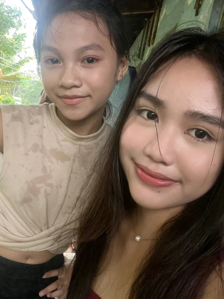 GIF gi-upload ni Roselyn