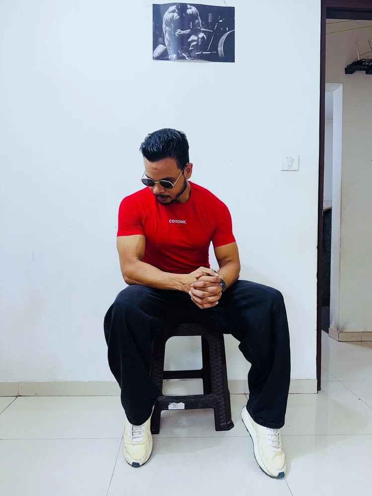 GIF gi-upload ni Surya