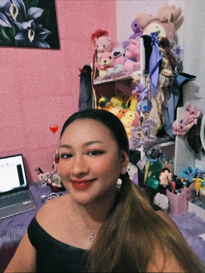 GIF diunggah oleh SM