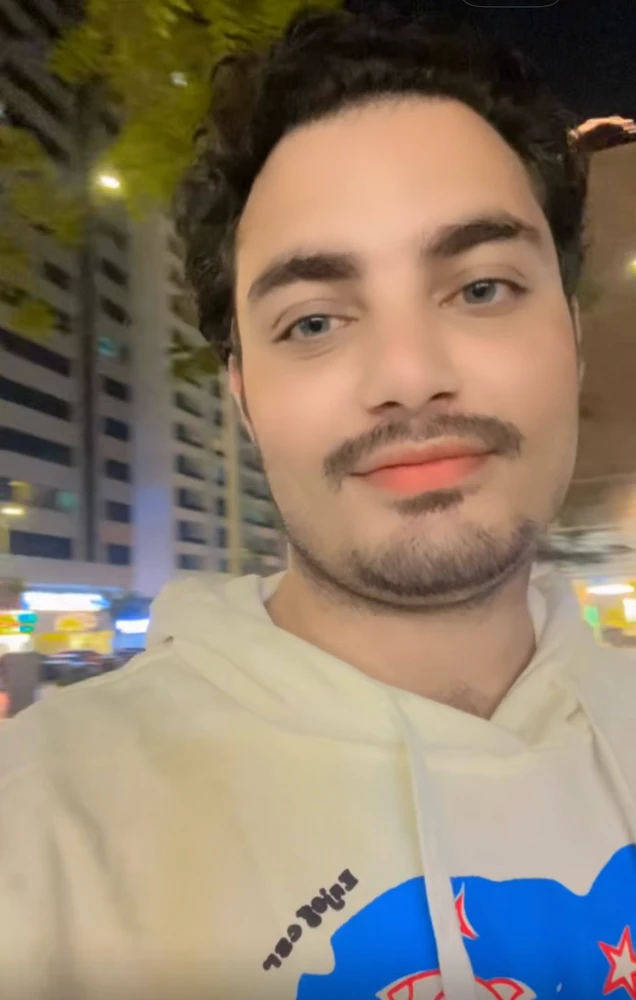 GIF tso los ntawm Ahmad