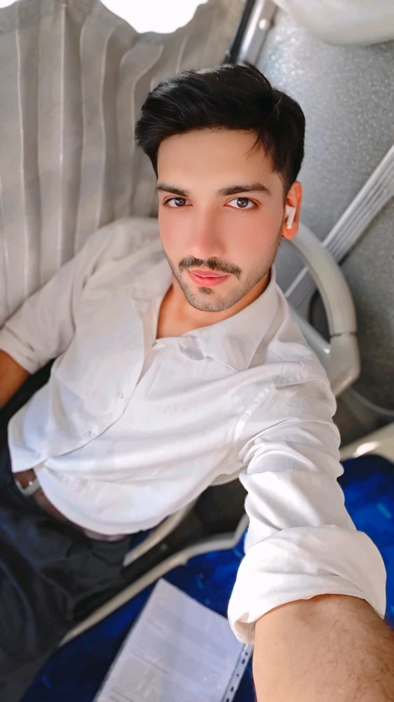 Ahmed द्वारा अपलोड किया गया GIF