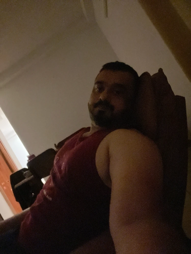 GIF naložil Adii