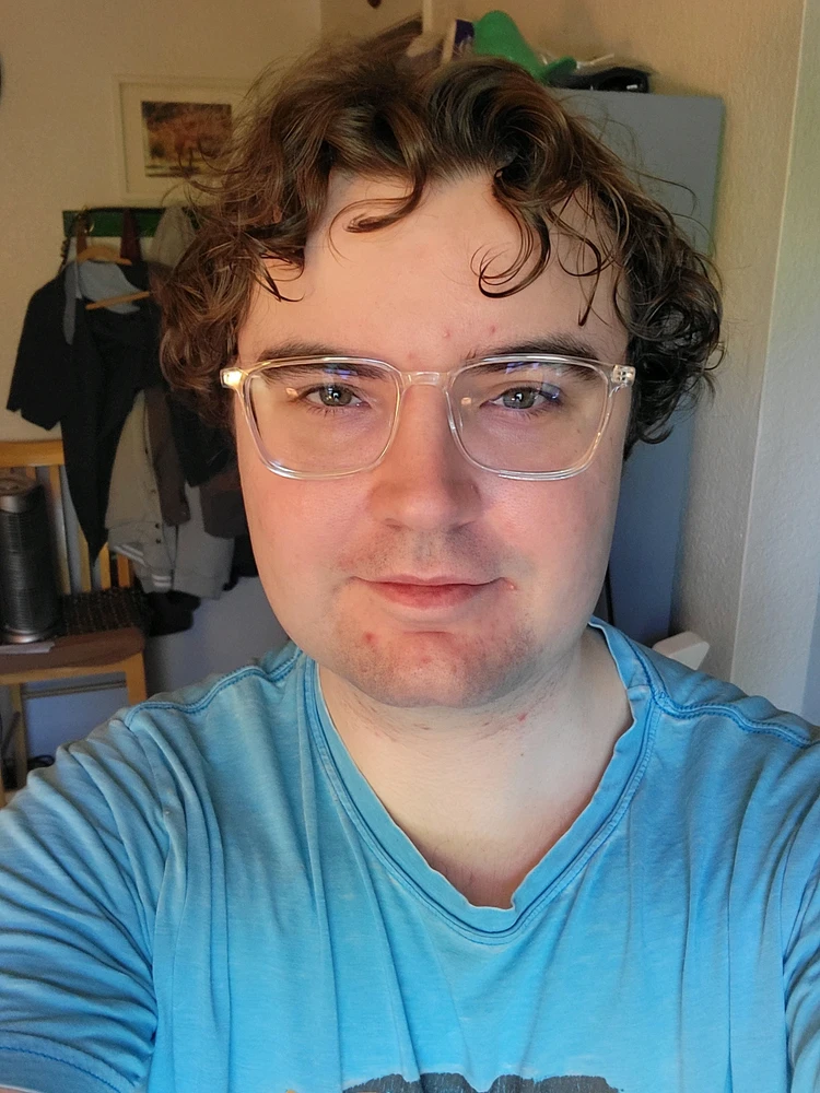 GIF pujat per Ryan Roff