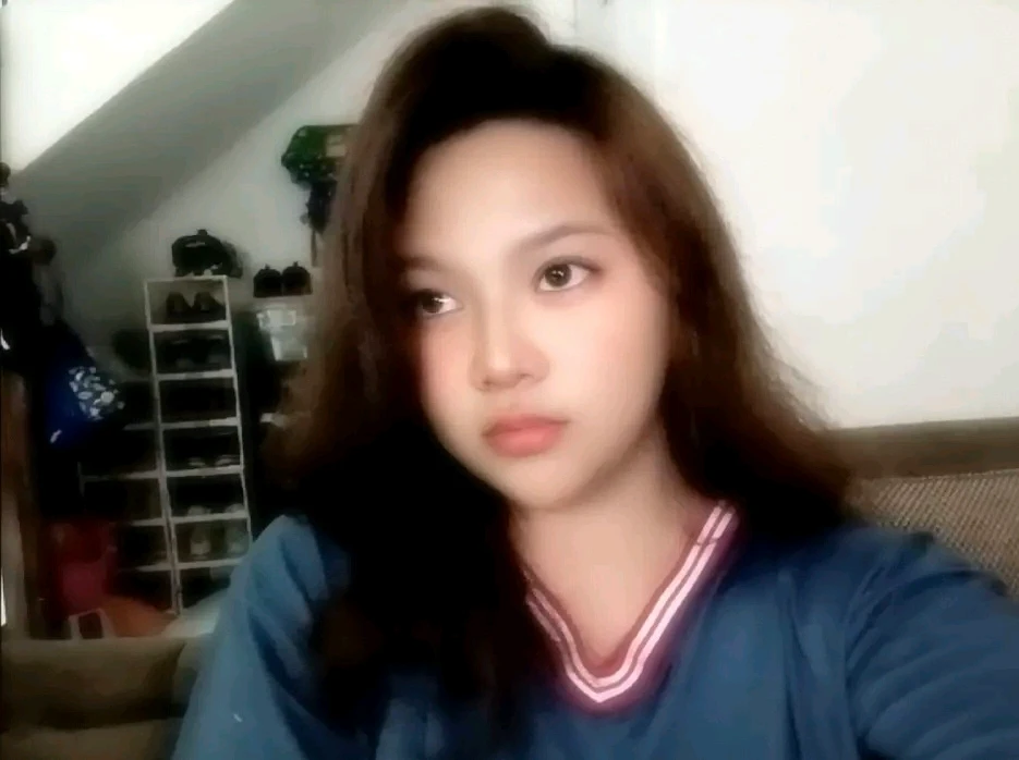 GIF tso los ntawm UNIQO