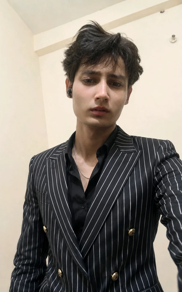 GIF gi-upload ni Aryan John