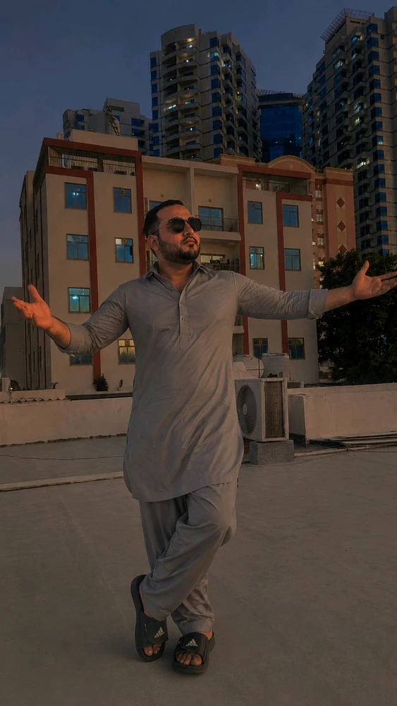 GIF Hussain tarapyndan ýüklenen