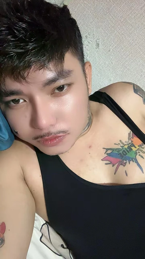 John Alejandro жүктөгөн GIF