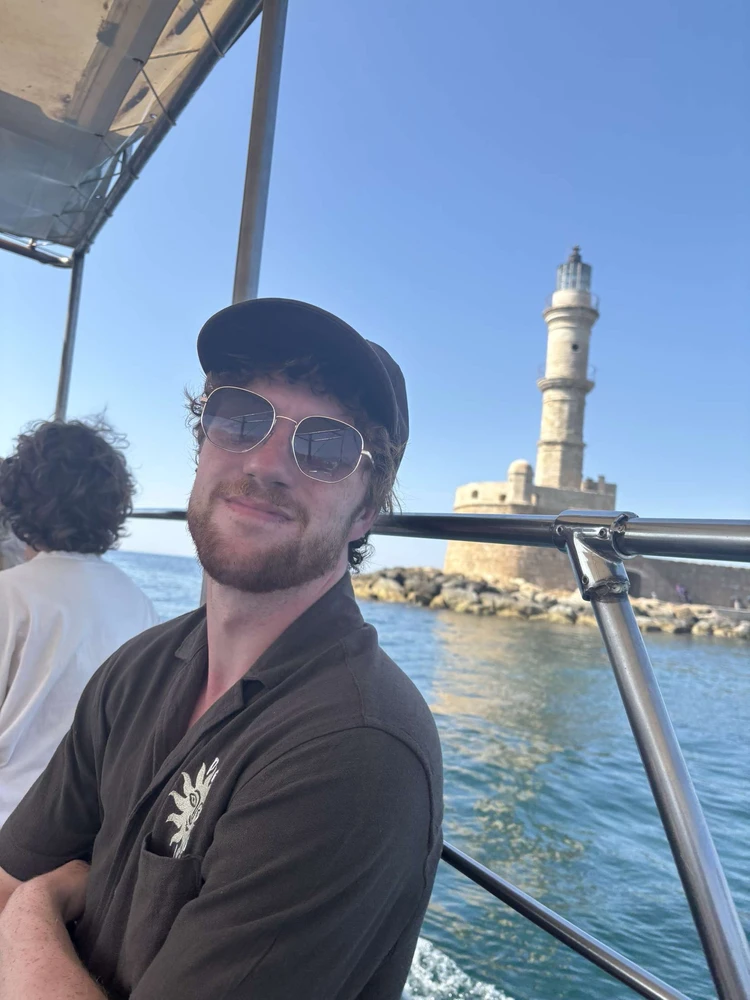 GIF Chris te mete
