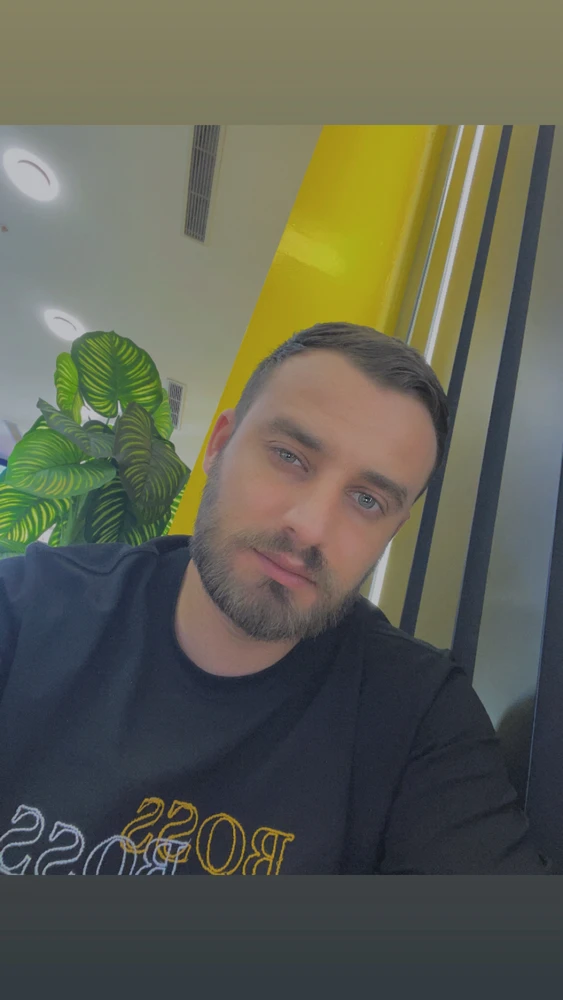 GIF uploaded by Handren