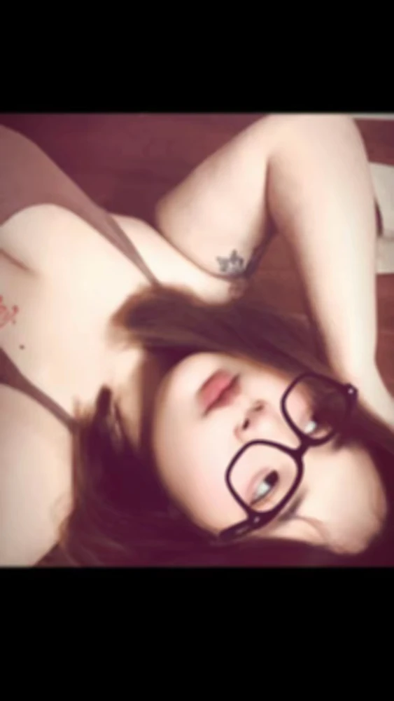 GIF uploaded by เพชรไพรลิน