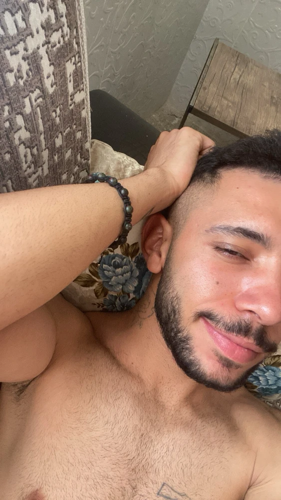 GIF ilipakiwa na Mert