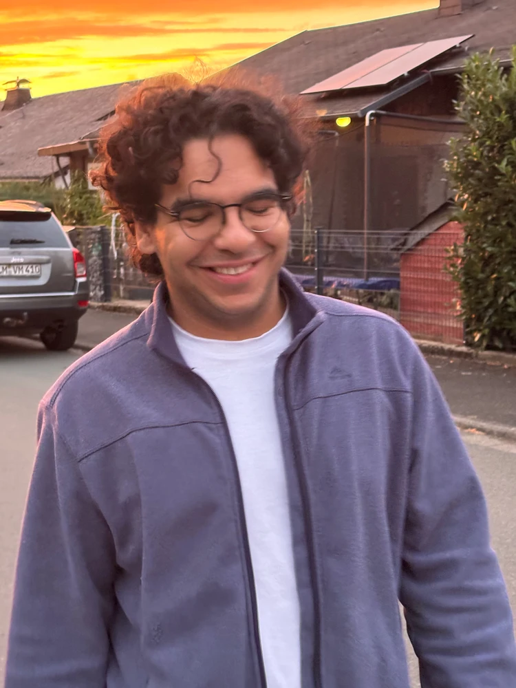 GIF ilipakiwa na Moritz