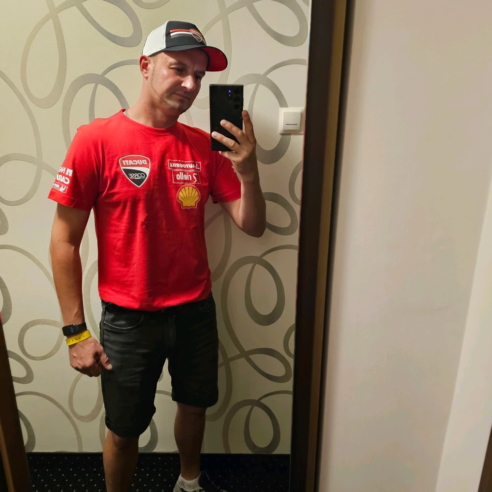 Wojtek上传的GIF