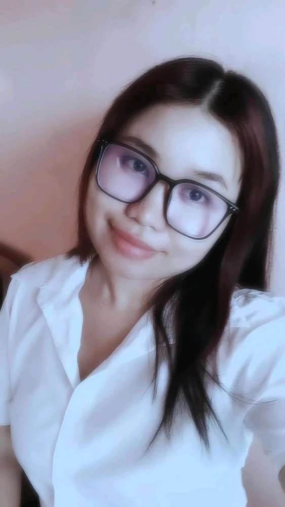 GIF uploaded by Eunice