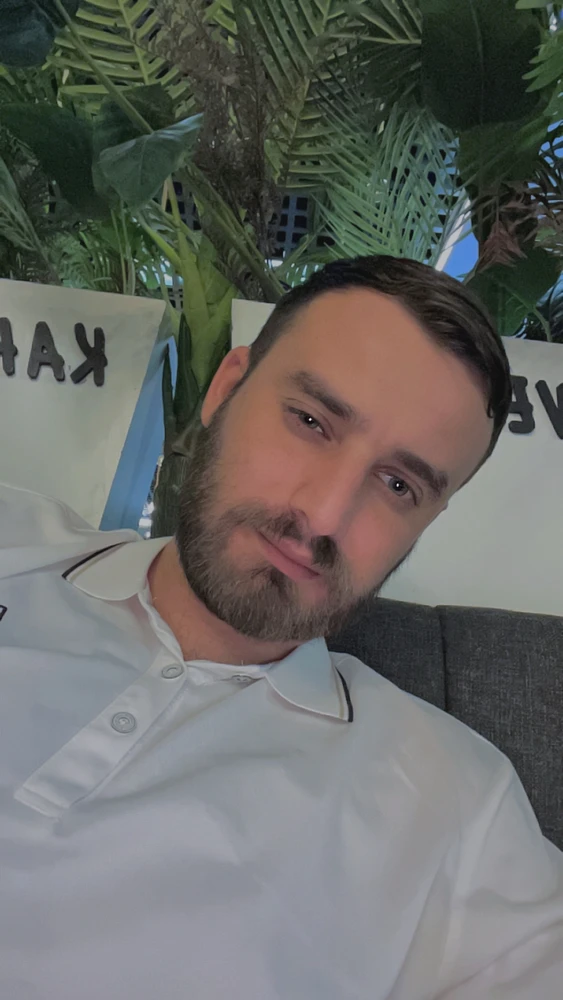 GIF uploaded by Handren