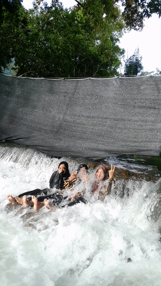 GIF uploaded by dinda