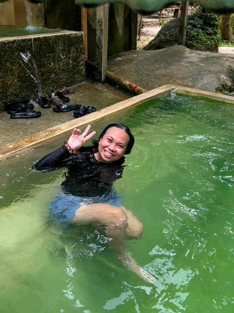 I don't know how to swim but it's fine 
