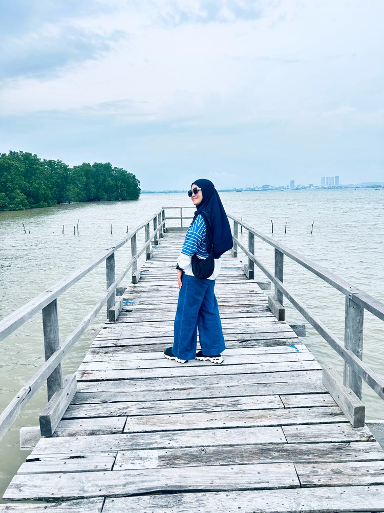 GIF uploaded by Nisaft