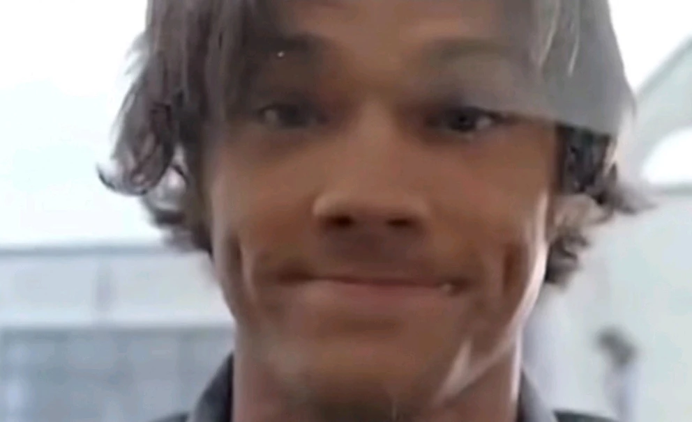 GIF i tukuna ake e Damien