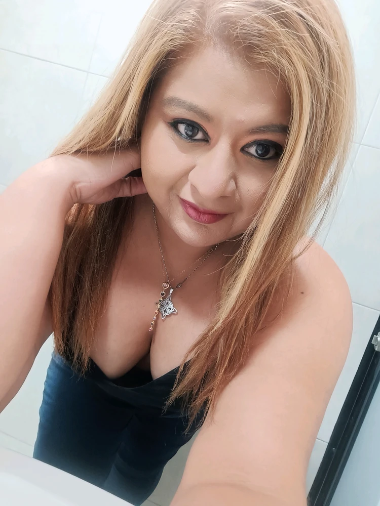 GIF uploaded by Aura
