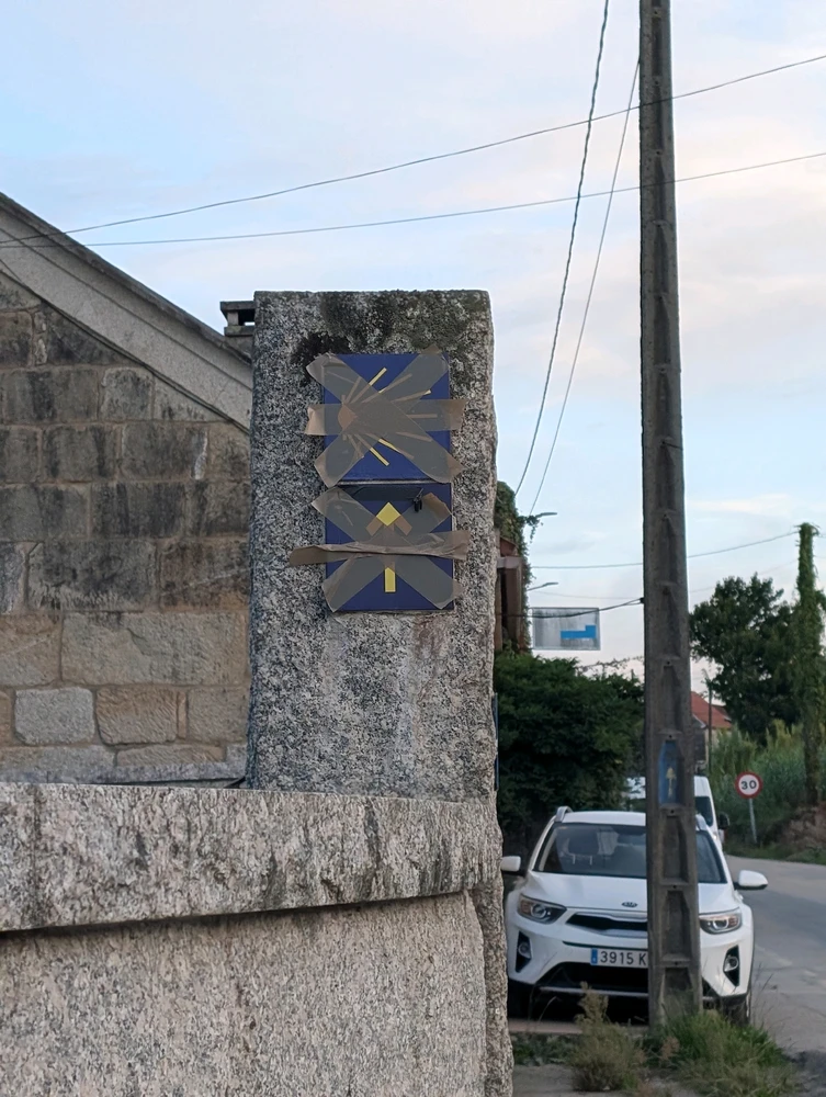 Immaġni mtellgħa minn Almina