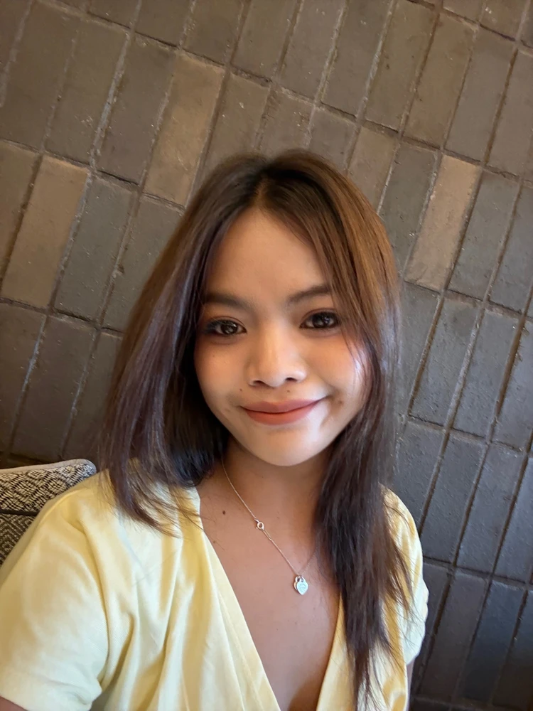 GIF gi-upload ni Molly