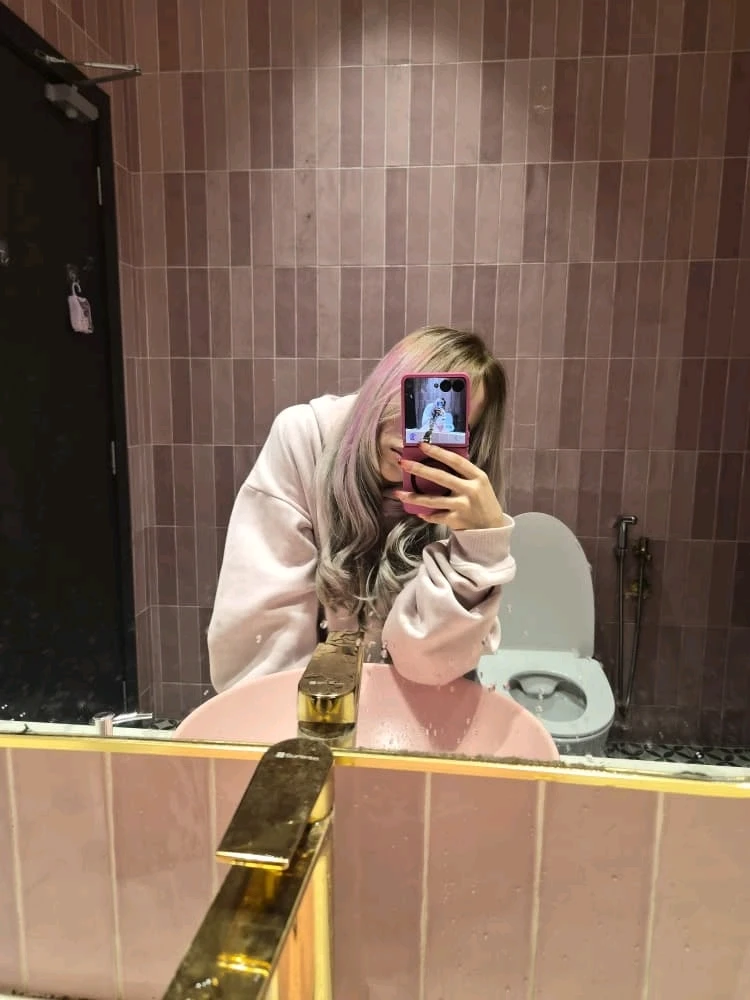 GIF diunggah oleh Sarah