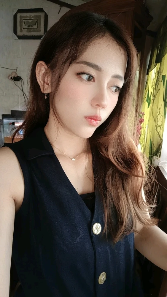 GIF uploaded by Aini