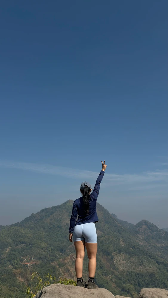 GIF uploaded by Putri