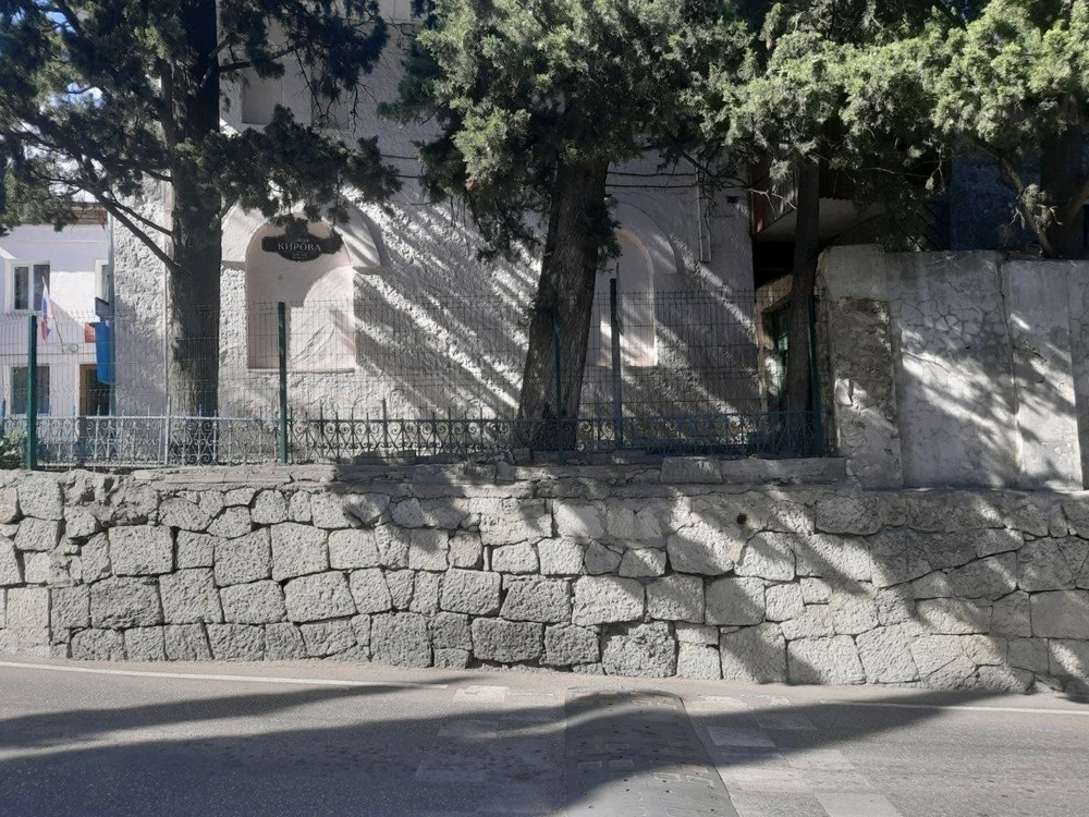 Immaġni mtellgħa minn Avis