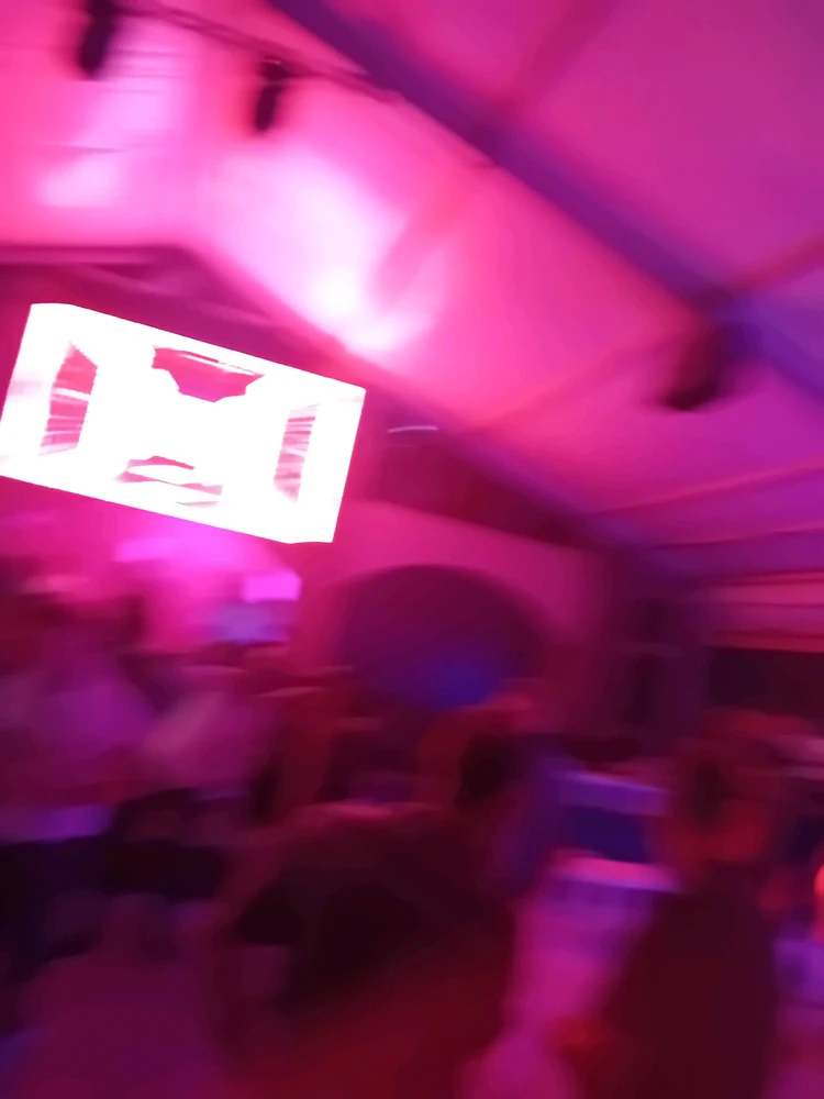 GIF i tukuna ake e Michele