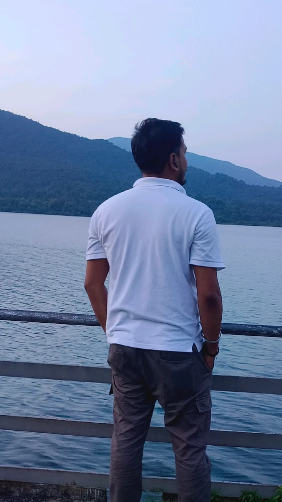 GIF eropgeluede vum Gaurav